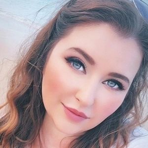 Meet your Posher, Edelia